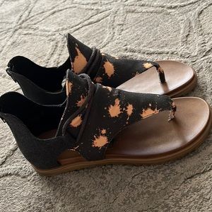 Gypsy Jazz Bleached Splatter Sandals- size 10